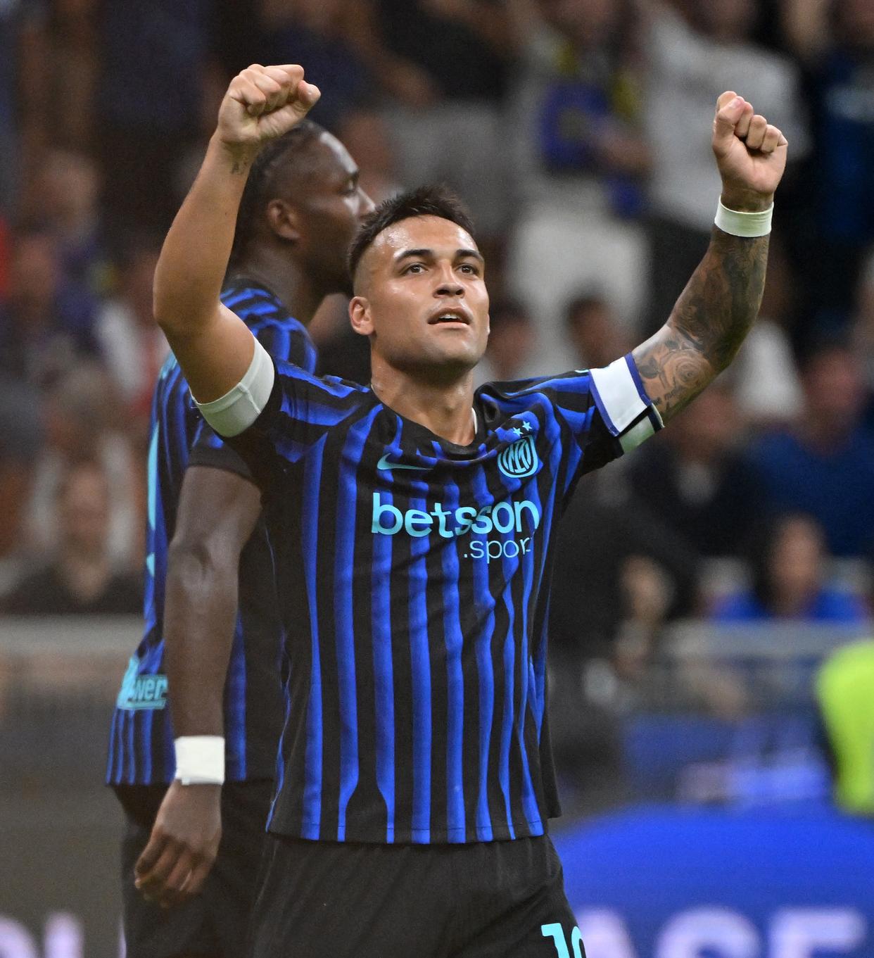 国际米兰意甲击败维罗纳劳塔罗头球建功